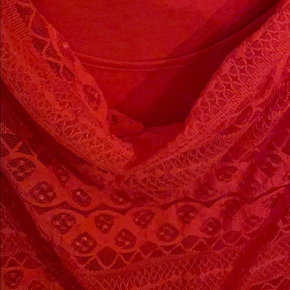 Red woman’s top - Picture 3 of 3